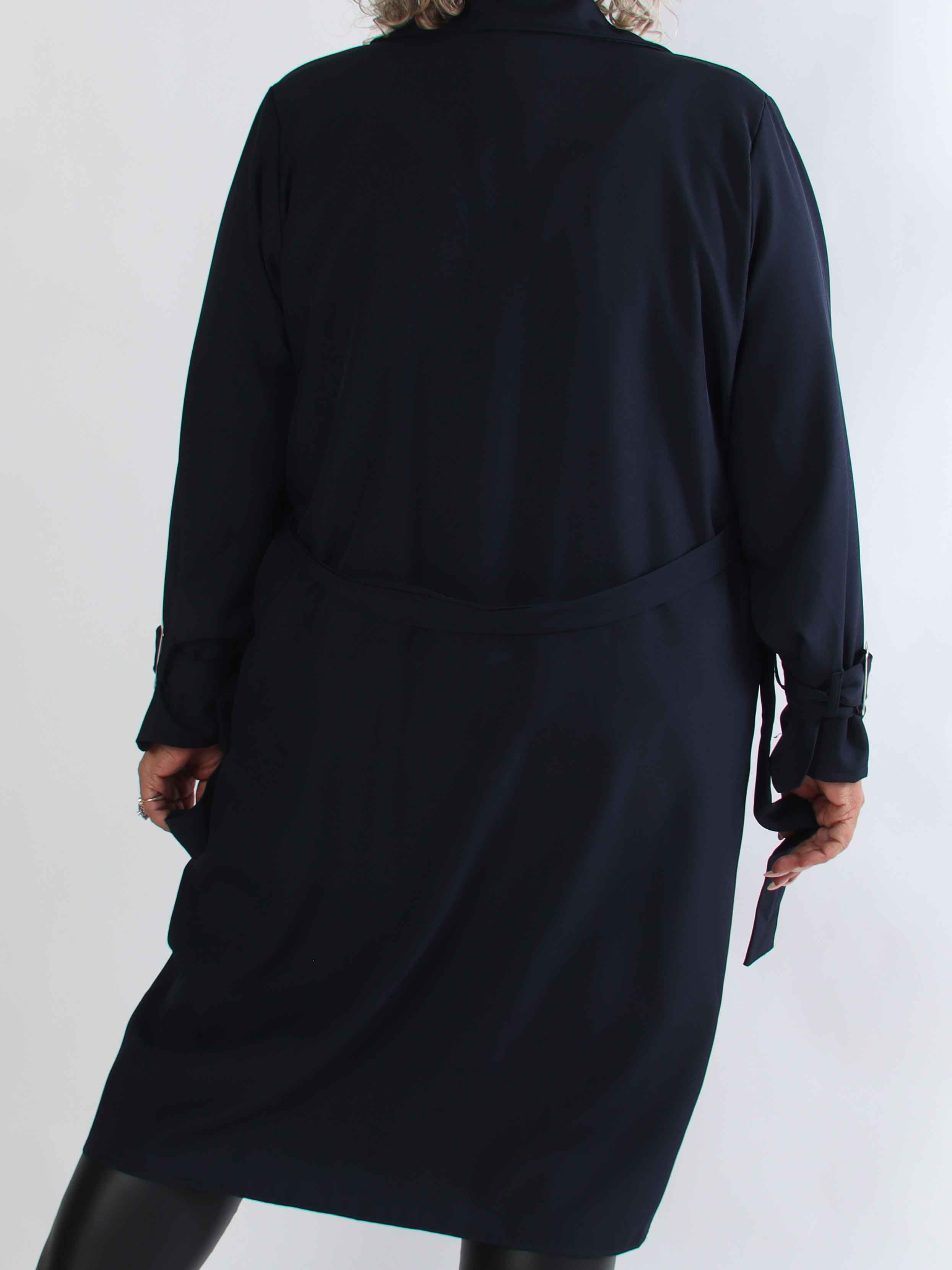 Sharpay 2.0 – Lätt plus size trenchcoat med knytskärp